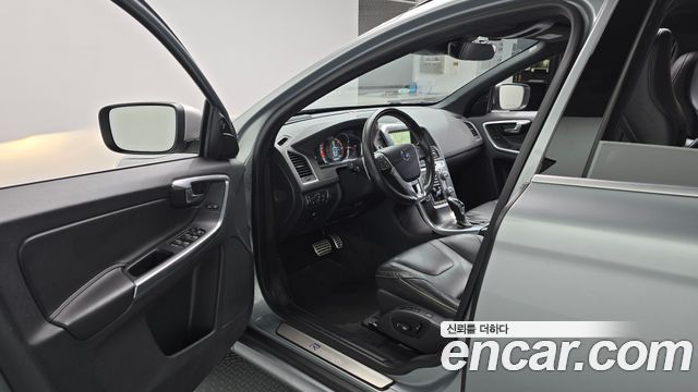 Volvo XC60 D5 R-Design AWD 1st 2016 — фото 10