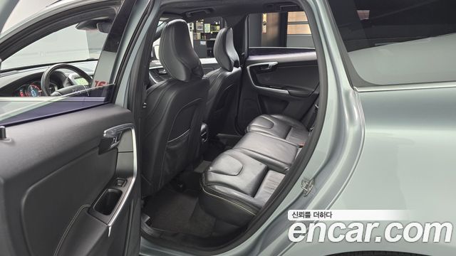 Volvo XC60 D5 R-Design AWD 1st 2016 — фото 15