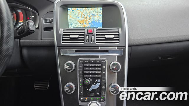 Volvo XC60 D5 R-Design AWD 1st 2016 — фото 16