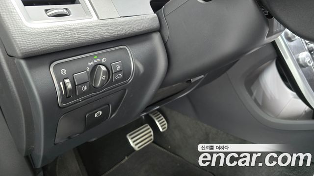 Volvo XC60 D5 R-Design AWD 1st 2016 — фото 23