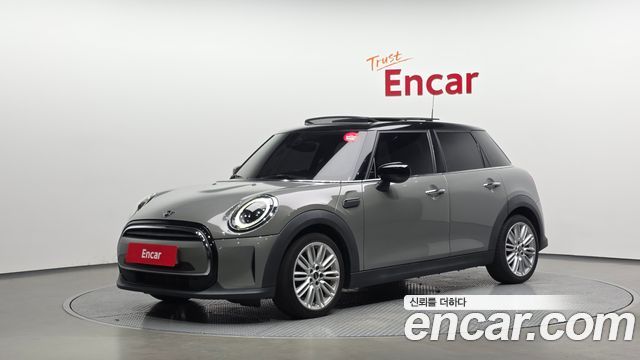 MINI Cooper 5Door Classic Plus Launch Pack Third Generation 2022 — фото 1