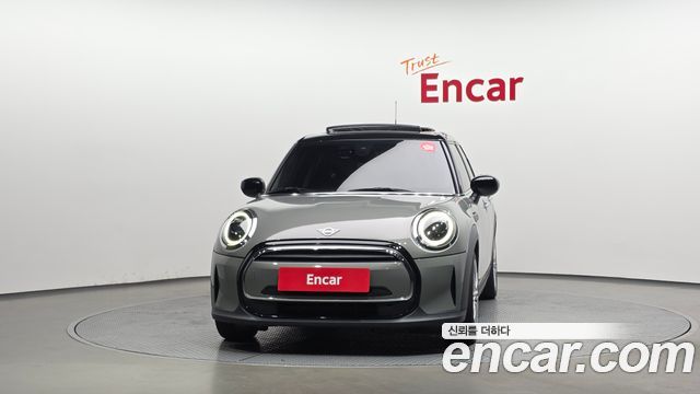 MINI Cooper 5Door Classic Plus Launch Pack Third Generation 2022 — фото 3