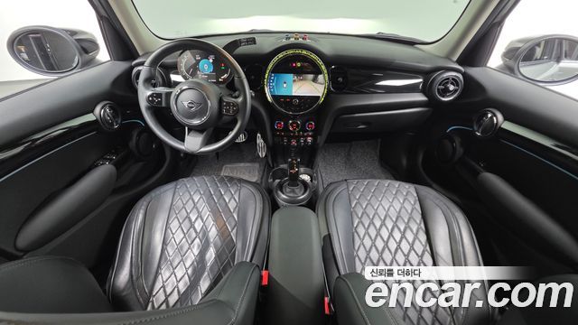 MINI Cooper 5Door Classic Plus Launch Pack Third Generation 2022 — фото 7
