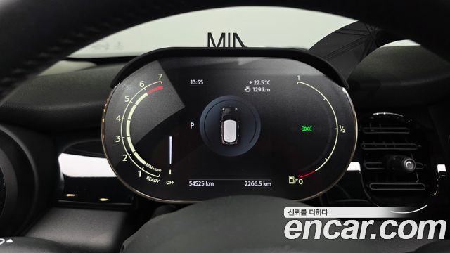 MINI Cooper 5Door Classic Plus Launch Pack Third Generation 2022 — фото 8