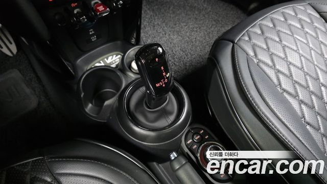 MINI Cooper 5Door Classic Plus Launch Pack Third Generation 2022 — фото 9