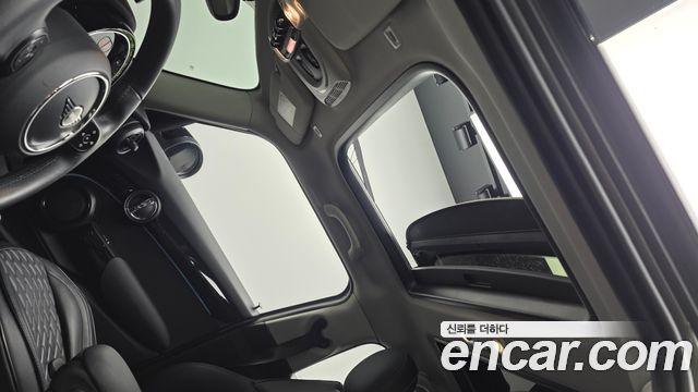 MINI Cooper 5Door Classic Plus Launch Pack Third Generation 2022 — фото 19