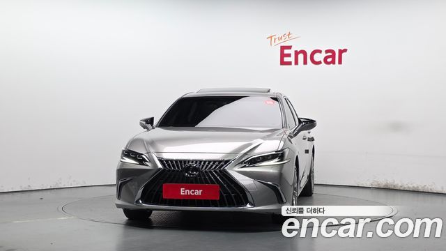 Lexus ES300h (VII) Executive 2025 — фото 3