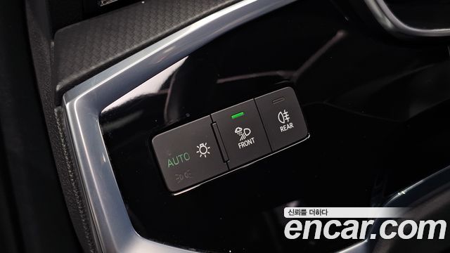 Audi Q3 (F3) 40 TFSI Quatrro Sport Back 2023 — фото 9
