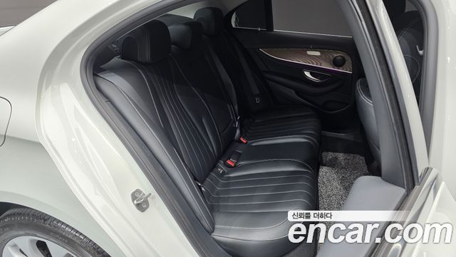 Mercedes-Benz E-Class (W213) E220d 4MATIC Exclusive 2017 — фото 12