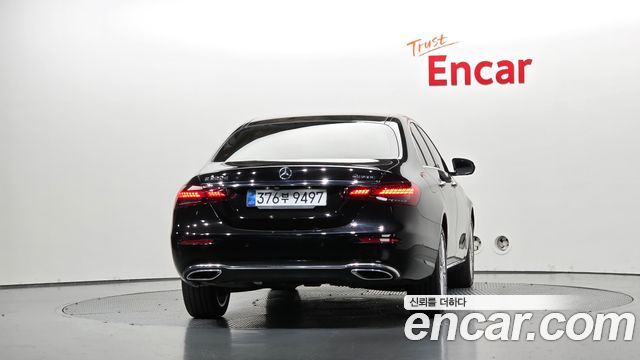 Mercedes-Benz E-Class (W213) E220d 4MATIC Exclusive 2021 — фото 4