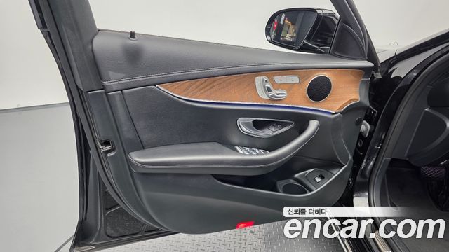 Mercedes-Benz E-Class (W213) E220d 4MATIC Exclusive 2021 — фото 24