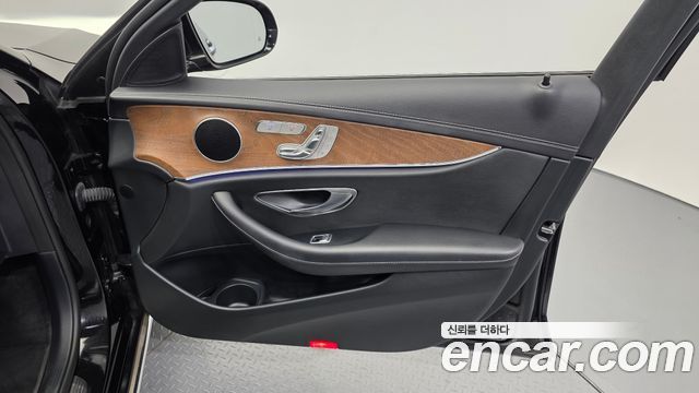 Mercedes-Benz E-Class (W213) E220d 4MATIC Exclusive 2021 — фото 25
