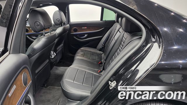 Mercedes-Benz E-Class (W213) E220d 4MATIC Exclusive 2021 — фото 26