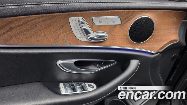 Mercedes-Benz E-Class (W213) E220d 4MATIC Exclusive 2021 — фото 32
