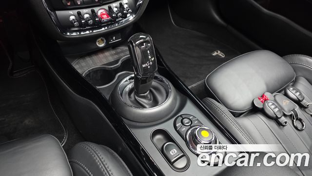 MINI Cooper Clubman Savile Row Edition 2nd 2020 — фото 9