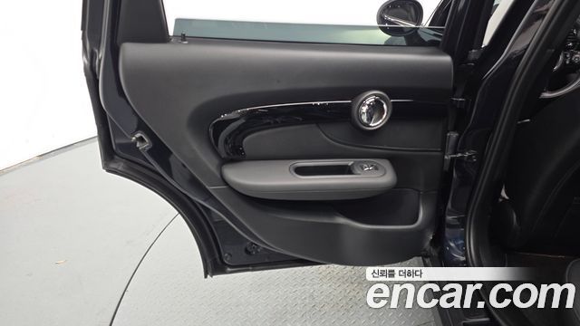 MINI Cooper Clubman Savile Row Edition 2nd 2020 — фото 25