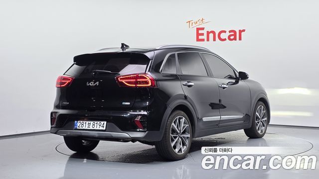 Kia Niro 1.6 HEV Signature 2022 — фото 2