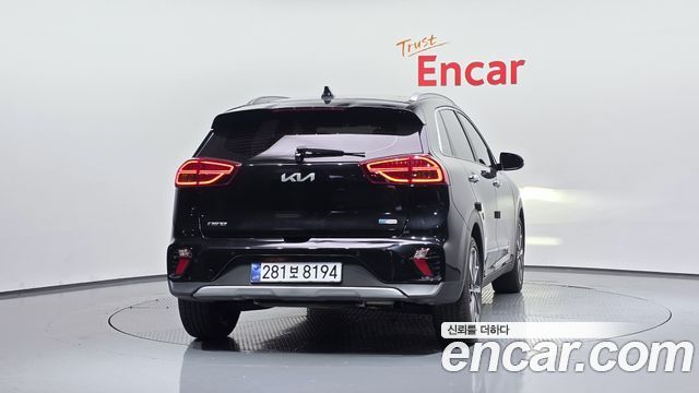 Kia Niro 1.6 HEV Signature 2022 — фото 4