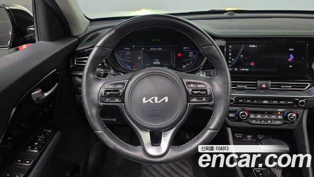Kia Niro 1.6 HEV Signature 2022 — фото 13