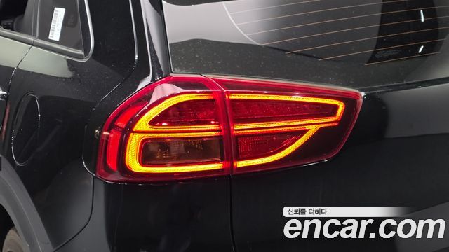 Kia Niro 1.6 HEV Signature 2022 — фото 23