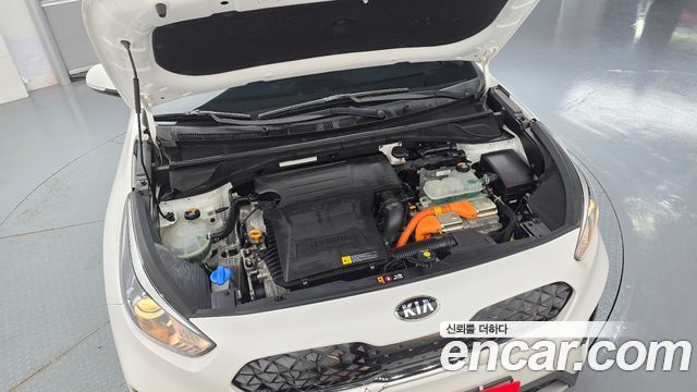 Kia Niro 1.6 HEV Prestige 2020 — фото 6