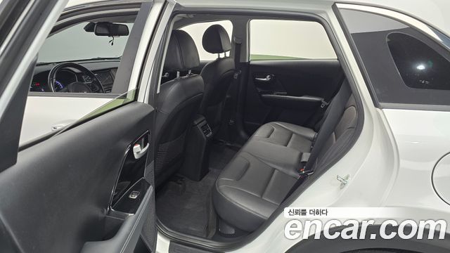 Kia Niro 1.6 HEV Prestige 2020 — фото 11