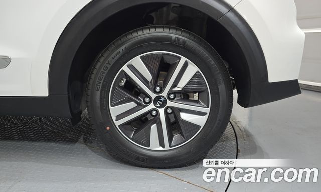 Kia Niro 1.6 HEV Prestige 2020 — фото 21
