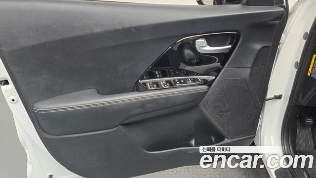 Kia Niro 1.6 HEV Prestige 2020 — фото 24