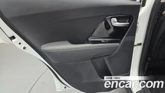 Kia Niro 1.6 HEV Prestige 2020 — фото 25