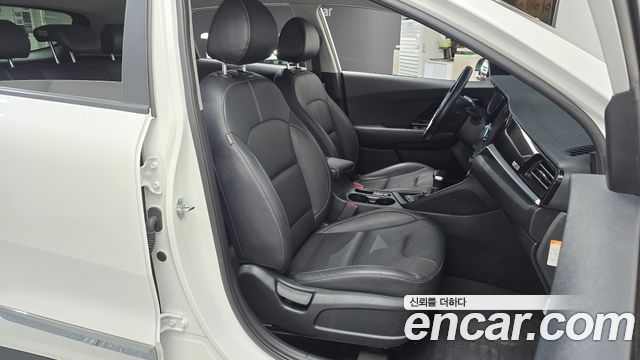 Kia Niro 1.6 HEV Prestige 2020 — фото 26