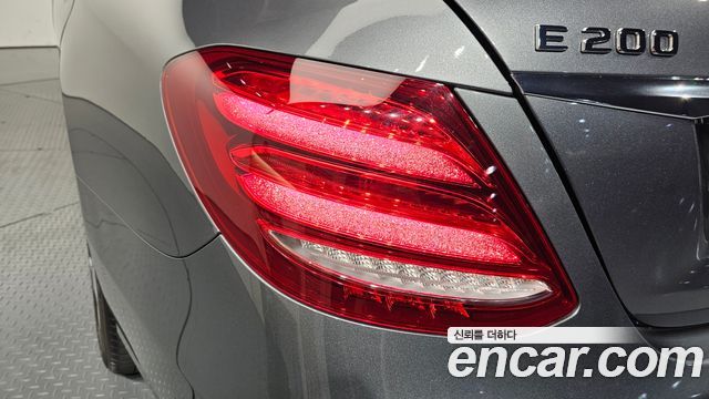 Mercedes-Benz E-Class (W213) E200 Avantgarde 2018 — фото 23