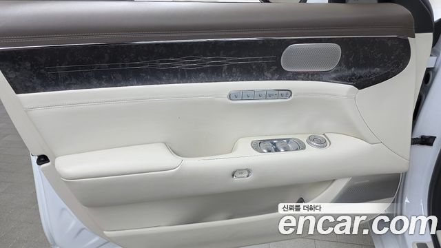 Genesis G90 (RS4) Gasoline 3.5 Turbo e-S/C AWD LWB 2022 — фото 24