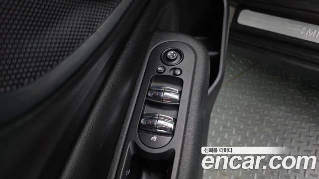 MINI Cooper Clubman Standard 2nd 2018 — фото 23