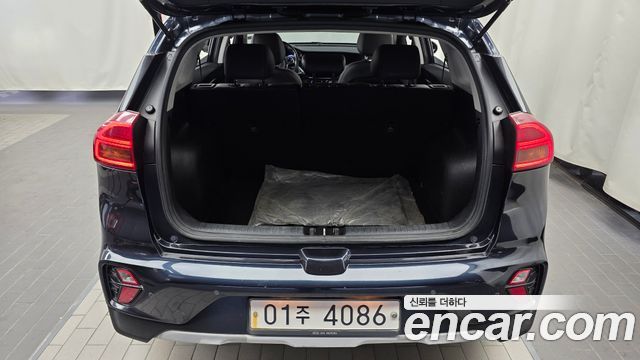Kia Niro 1.6 HEV Prestige 2020 — фото 20