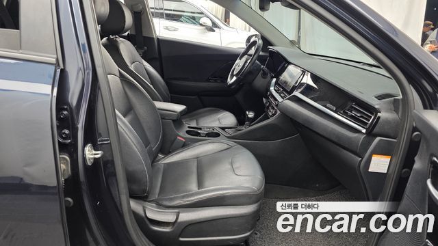 Kia Niro 1.6 HEV Prestige 2020 — фото 26
