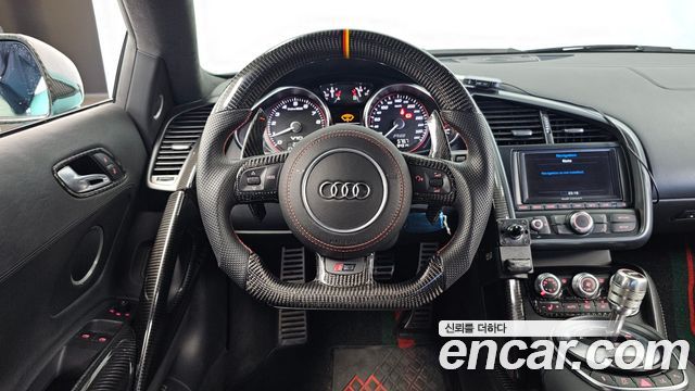 Audi R8 5.2 V10 Coupe 2011 — фото 17
