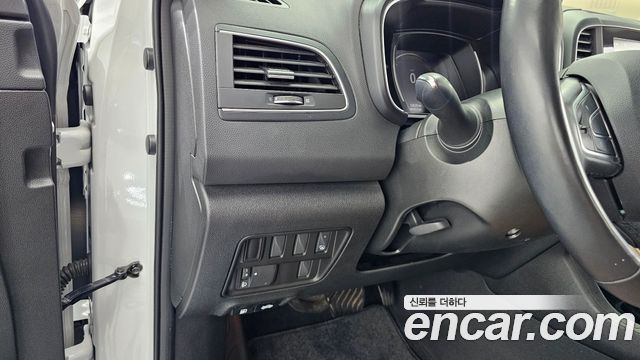 Renault Korea QM6 2.0 LPe RE Signature 2WD 2022 — фото 18