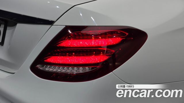 Mercedes-Benz E-Class (W213) E300 AMG Line 2019 — фото 23
