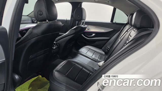 Mercedes-Benz E-Class (W213) E300 AMG Line 2019 — фото 27