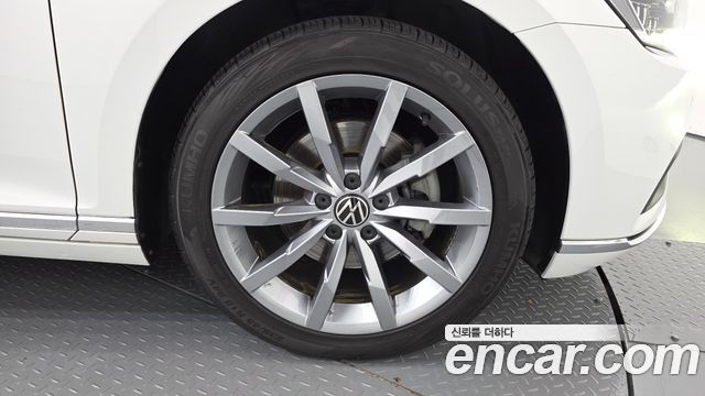 Volkswagen Passat GT (B8) 2.0 TDI Prestige 2022 — фото 21