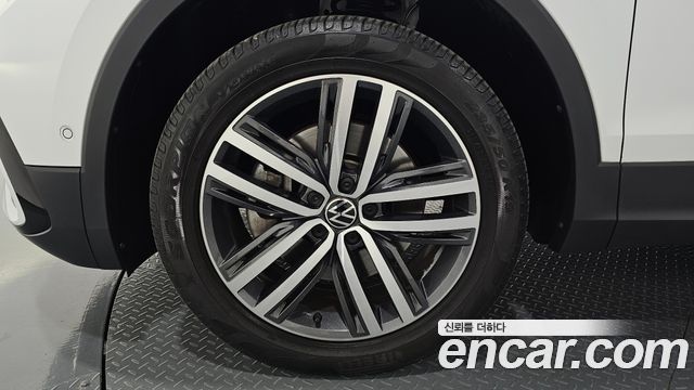 Volkswagen Tiguan Allspace 2.0 TSI Prestige 2023 — фото 5