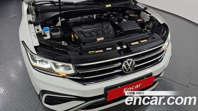 Volkswagen Tiguan Allspace 2.0 TSI Prestige 2023 — фото 6