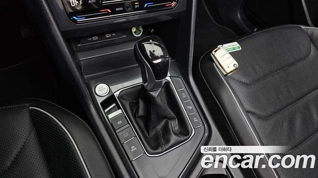 Volkswagen Tiguan Allspace 2.0 TSI Prestige 2023 — фото 9