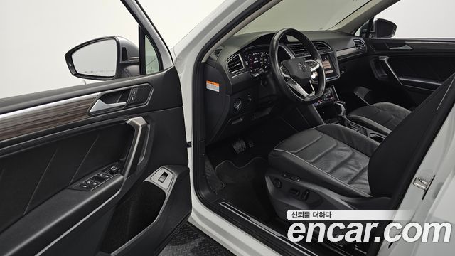 Volkswagen Tiguan Allspace 2.0 TSI Prestige 2023 — фото 11