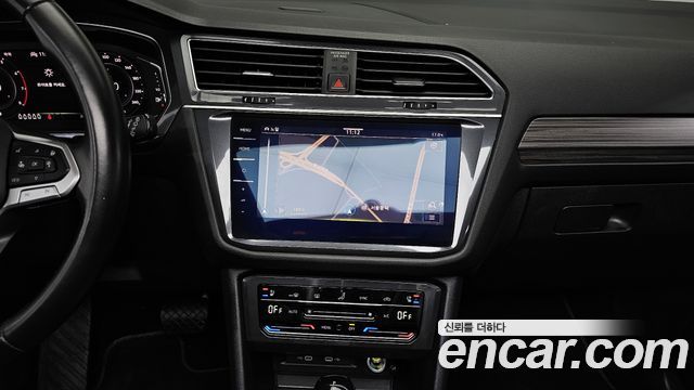 Volkswagen Tiguan Allspace 2.0 TSI Prestige 2023 — фото 14