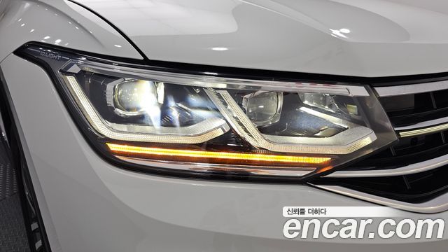 Volkswagen Tiguan Allspace 2.0 TSI Prestige 2023 — фото 22