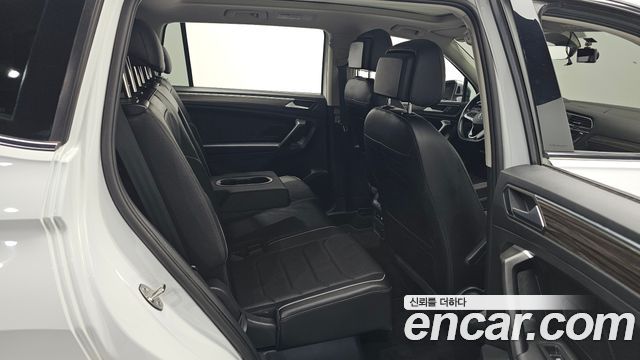 Volkswagen Tiguan Allspace 2.0 TSI Prestige 2023 — фото 26