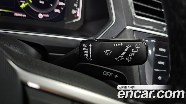 Volkswagen Tiguan Allspace 2.0 TSI Prestige 2023 — фото 32