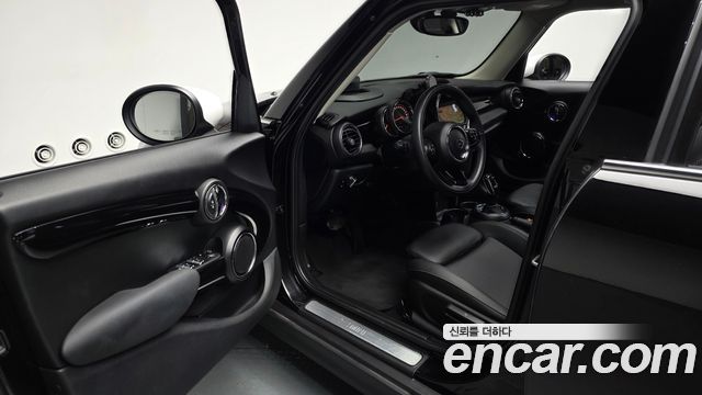 MINI Cooper 5Door HIGH 3rd 2020 — фото 10