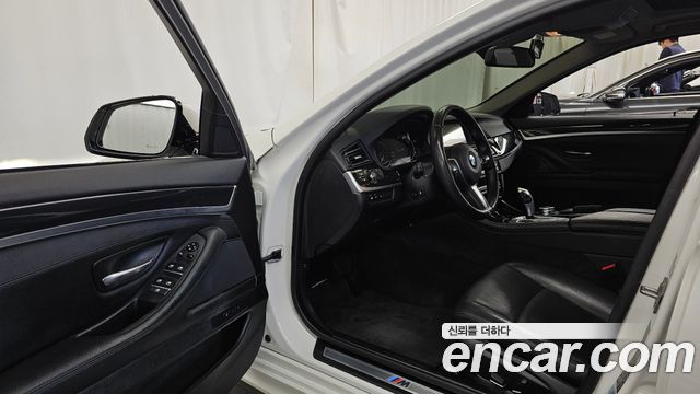 BMW 5 Series (F10) 520d xDrive M Aero Dynamic 2016 — фото 10